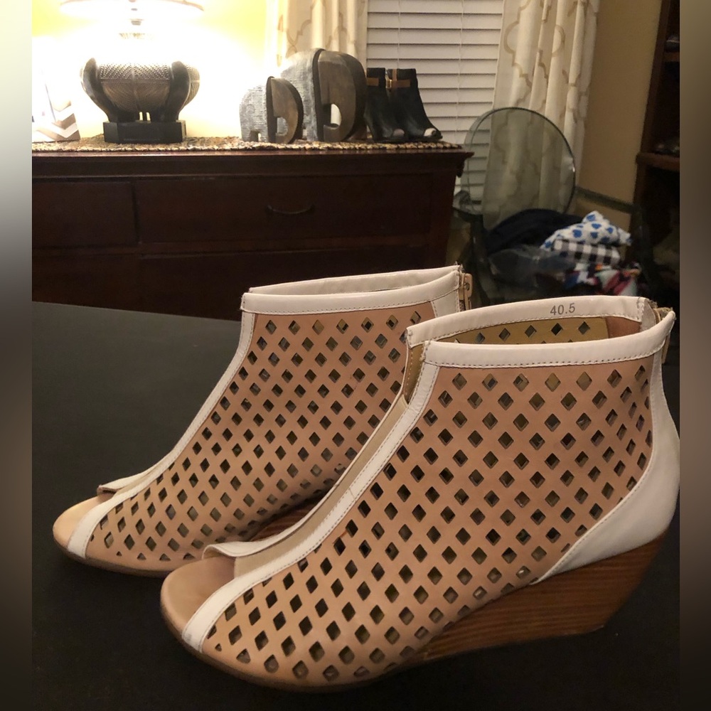 Everybody by BZ Moda Laser Cut Bootie 40.5 9.5